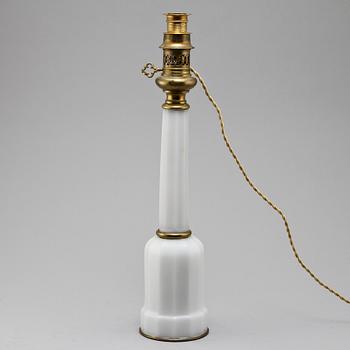 BORDSLAMPA, 1900-talets första hälft.