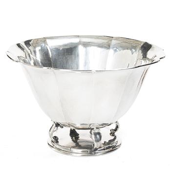 A silver bowl on foot, GAB, Stockholm, 1931.