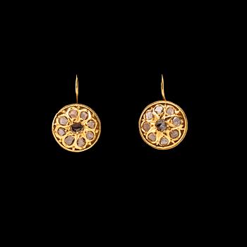 Earrings 21.6K gold with diamonds.