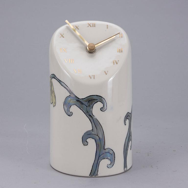 PÖYTÄKELLO, posliinia, design Pauli Partanen, Arabia, 1900-luvun loppupuoli.