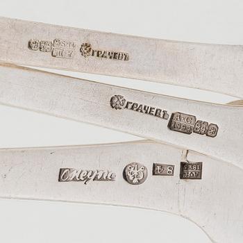 C. J. Heyne, och Grachev, ragusked och bestickuppsättning, 36 delar, silver, S:t Petersburg 1825 och 1894.