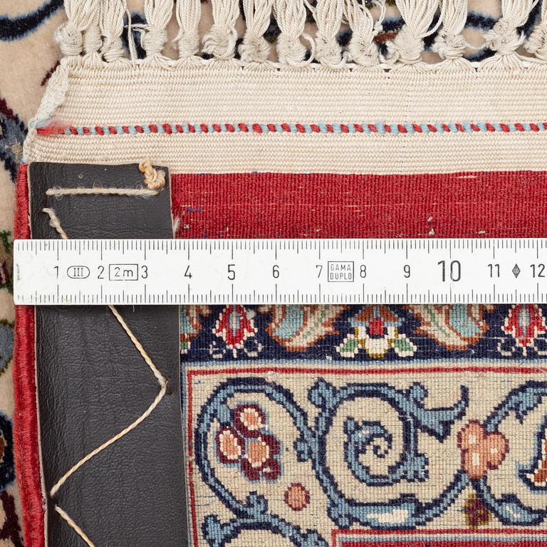 Matta, Isfahan, signerad Iran Shaabanei, ca 243 x 153 cm.