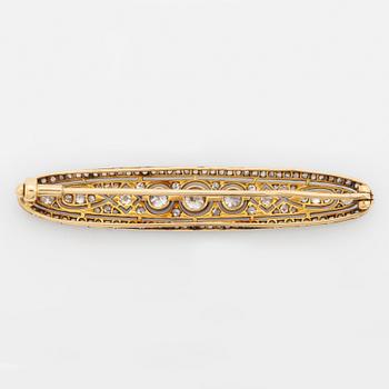 Brosch platina och 18K guld med gammal- och rosenslipade diamanter.
