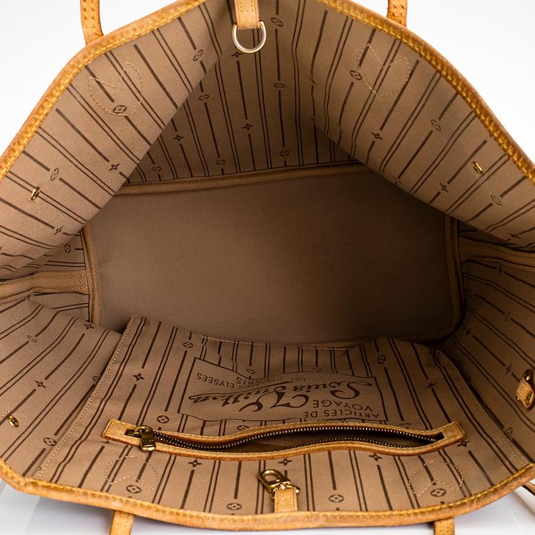 Louis Vuitton, a 'Neverfull MM' bag.