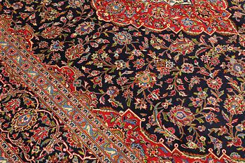 A Keshan carpet, signed Akhavan, approx. 415 x 303 cm.