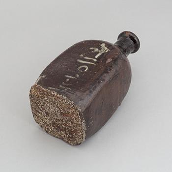 A Japanse sake bottle, 19th Century.