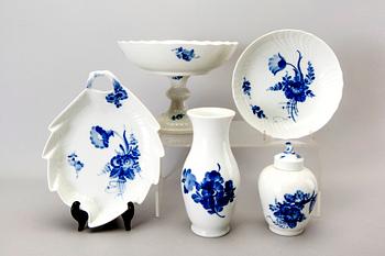 Royal Copenhagen, dinner service "Blue flower", 43 pcs Denmark mid / second half of the 20th century.