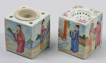 STRÖARE OCH BLÄCKHORN. Porslin. Kina 1800-tal.