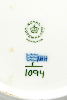 A set of 8 Musselmalet Royal Copenhagen plates nr 1094.
