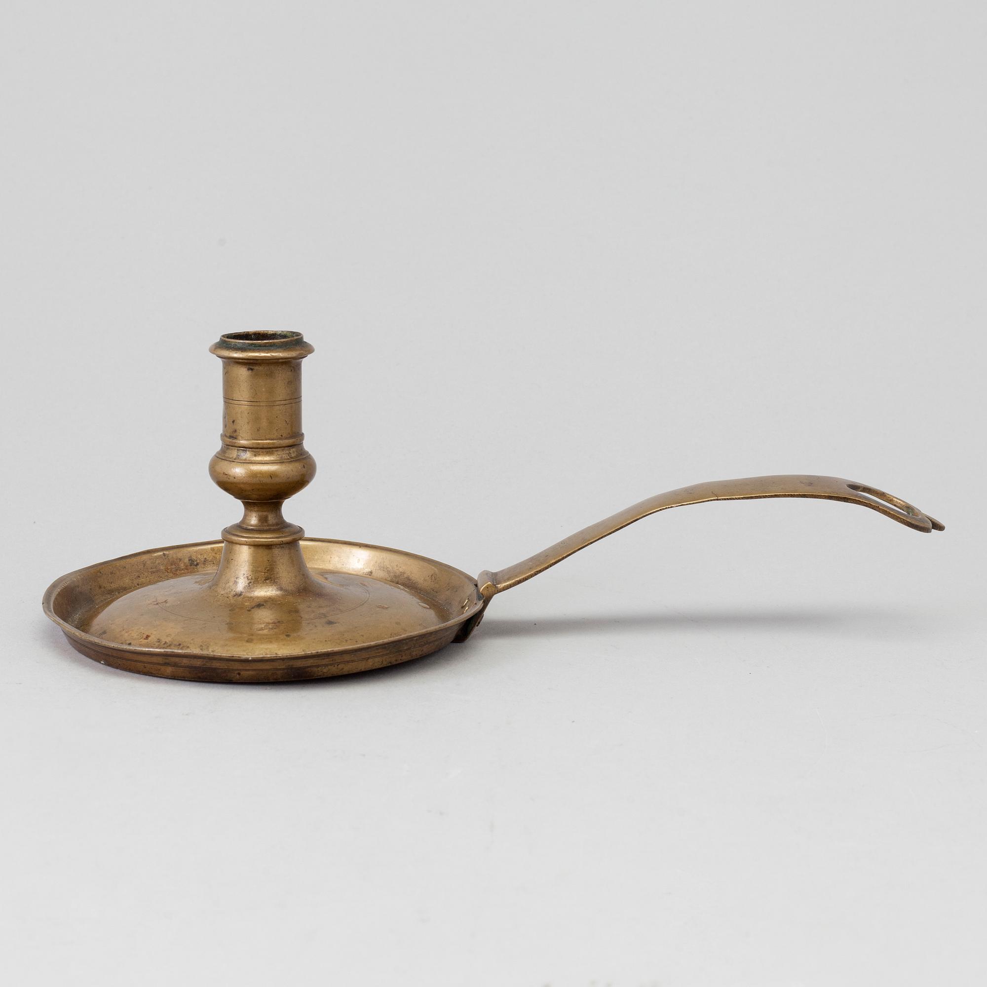 AN 18TH CENTURY NIGHT LIGHT.