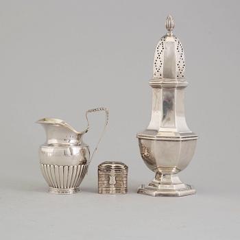 A set of three silver items, 19th century and 20th century.