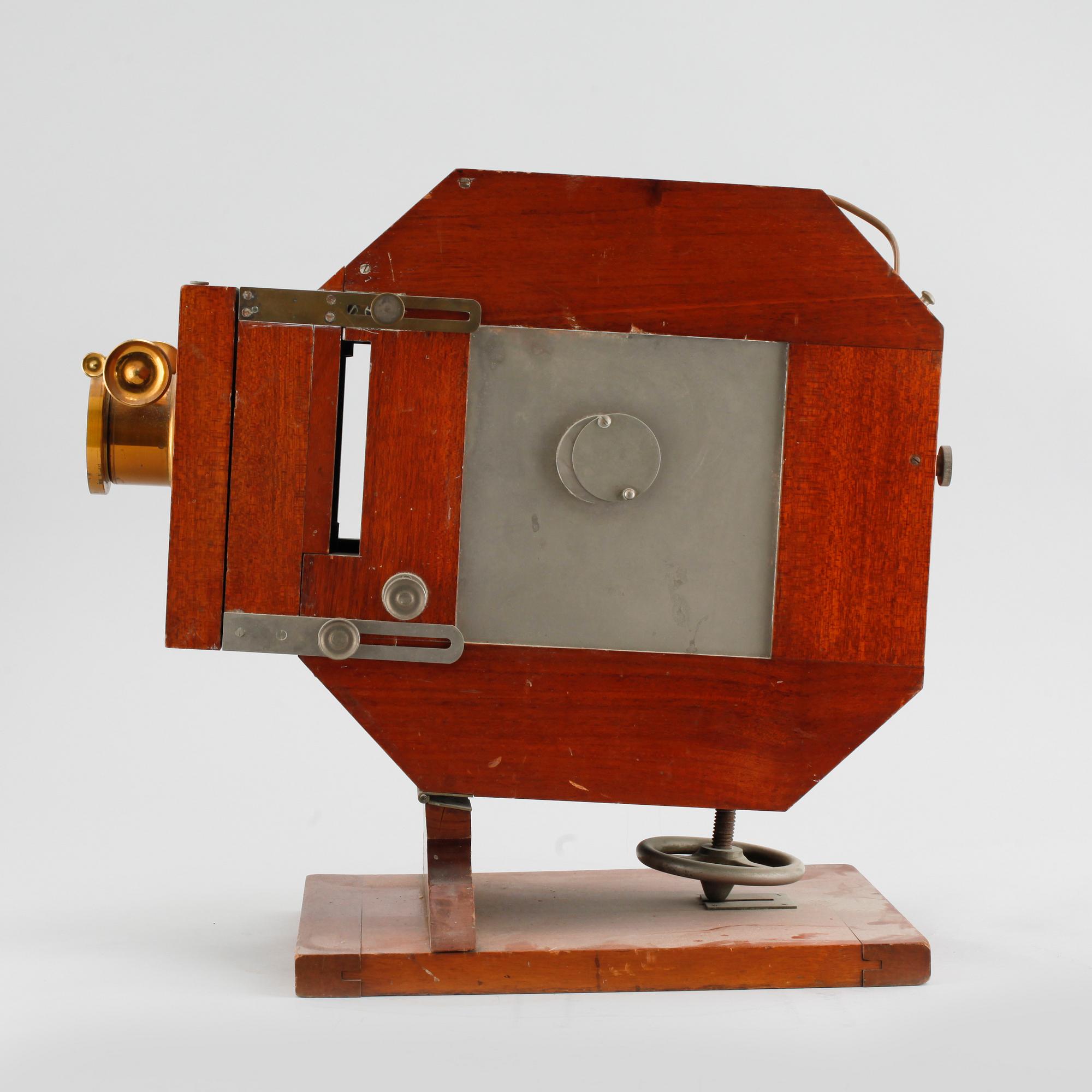 A laterna magica, around the year 1900.