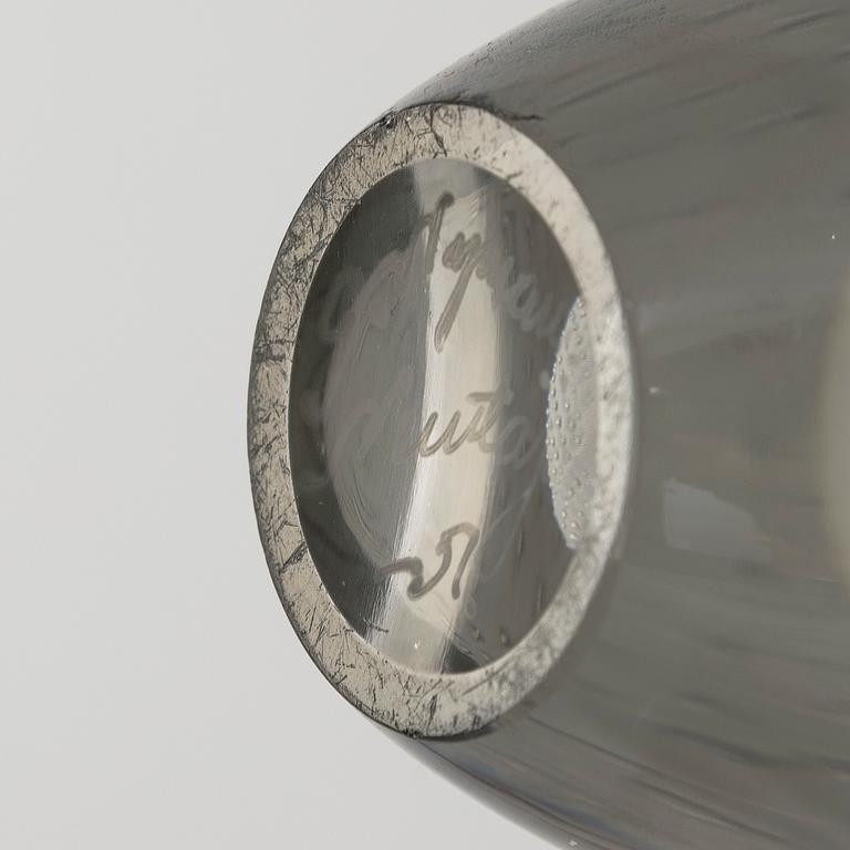 Gunnel Nyman, vas, modell "GN 31", signerad G. Nyman Nuutajärvi Notsjö. Formgiven 1947.