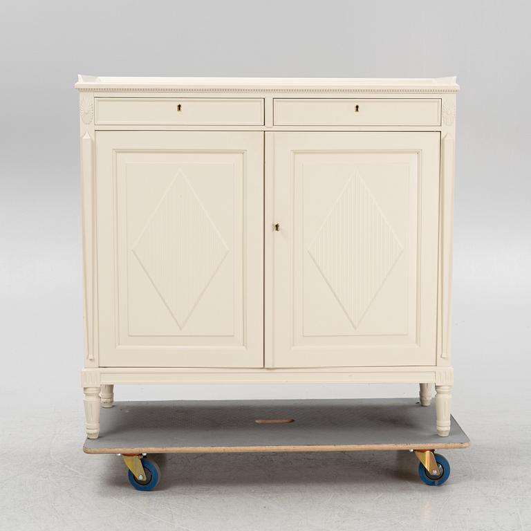 Sideboard, gustaviansk stil, 1900-talets andra hälft.