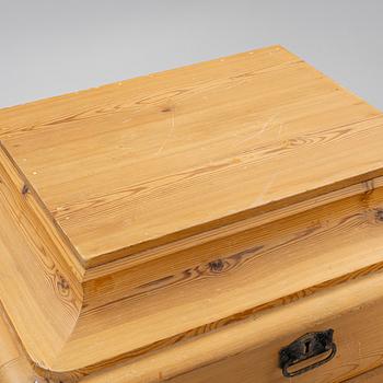 A chest of drawers, late 19th Century.