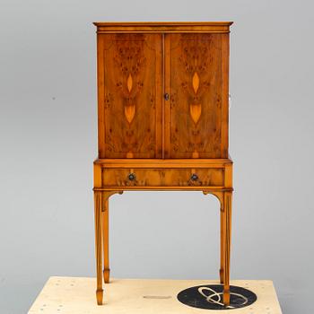 An English bar cabinet, second half of the 20th century.