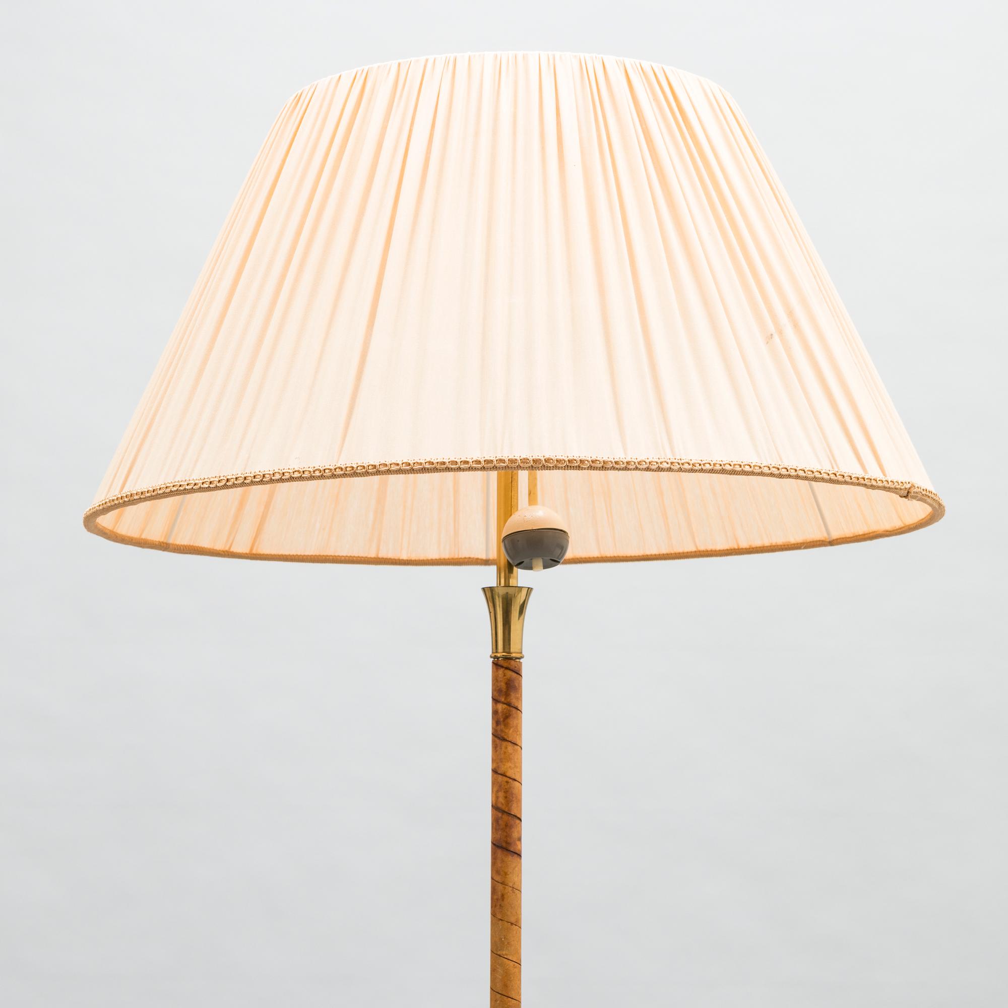 LATTIAVALAISIN, Itsu 1900-luvun puoliväli.