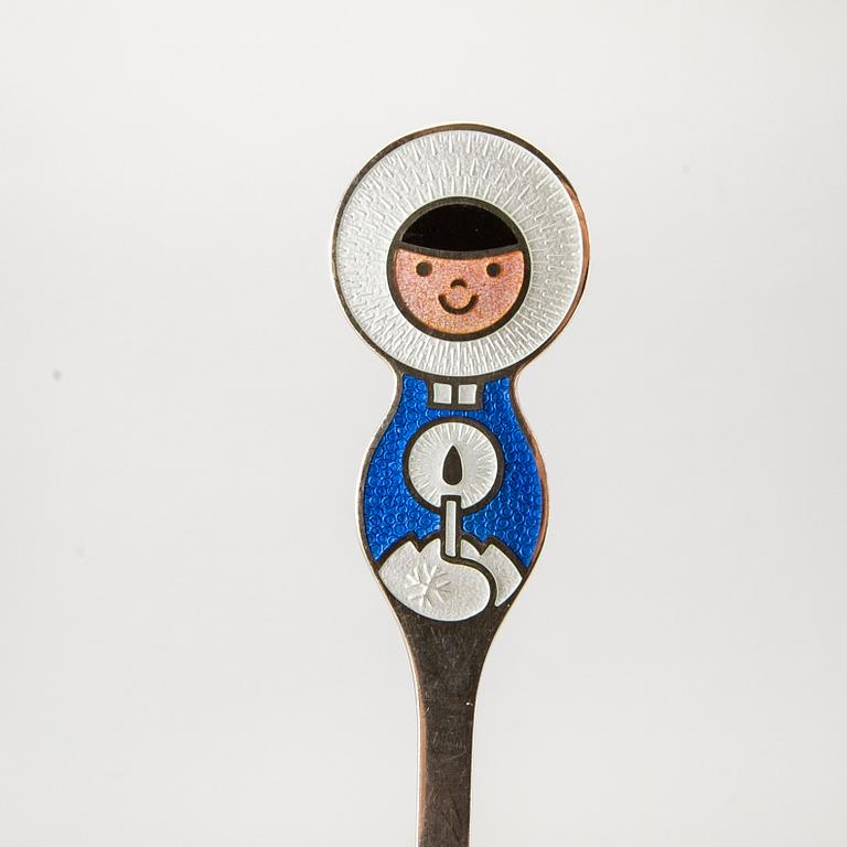 CHISTMAS SPOONS & WEDDING SPOON, 22+1 st , guilt sterling silver, Anton Michelsen, Denmark, tot 1054g.