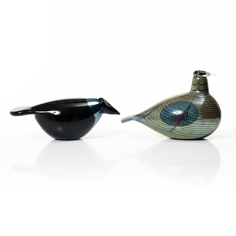 Oiva Toikka, a pair of glass birds, Nuutajärvi, Notsjö, Iittala, Finland.