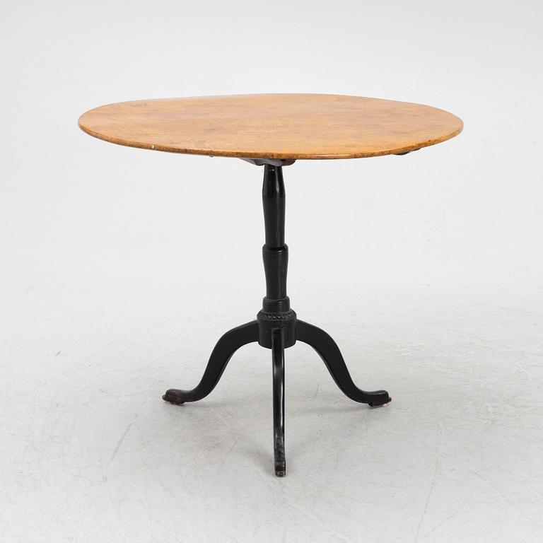 A tilt-top table by Jacob Sjölin (master in Köping and Kungsör 1767-1785).