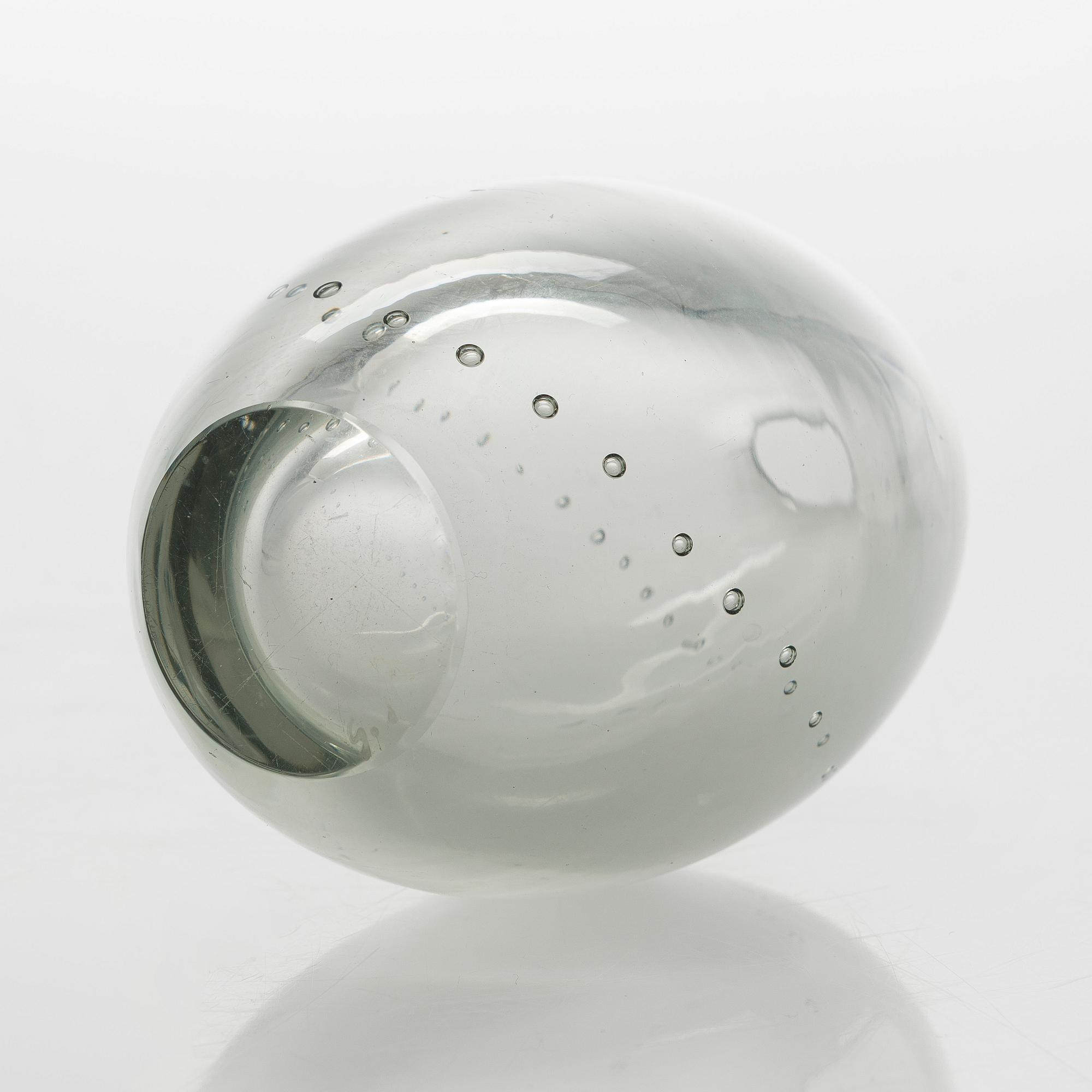 Gunnel Nyman, A 'String of Pearls' vase, signed G. Nyman Nuutajärvi Notsjö.