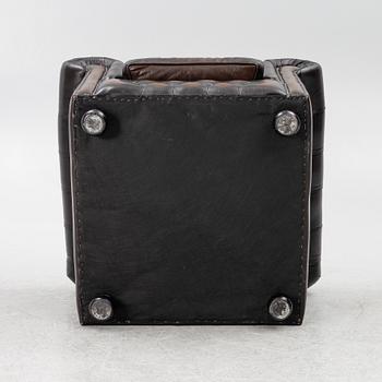 Clubfåtölj, Chesterfieldmodell, 1900-talets andra hälft.