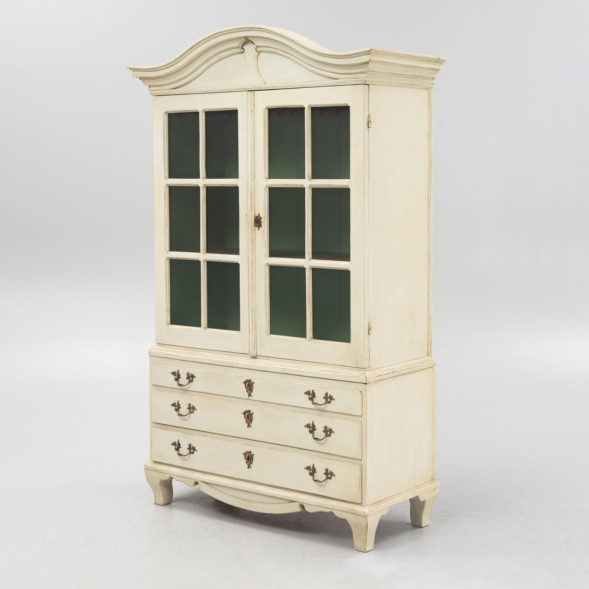 A Rococo style vitrine cabinet, 19th century.