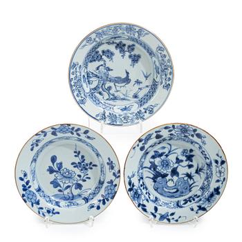 Bärtallrikar, 3 st, exportporslin, Kina, Qingdynatin 1700-tal.