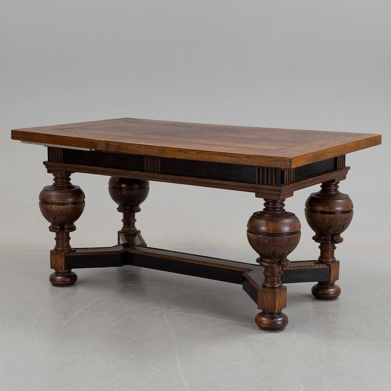 A baroque-style dining table from around 1900.
