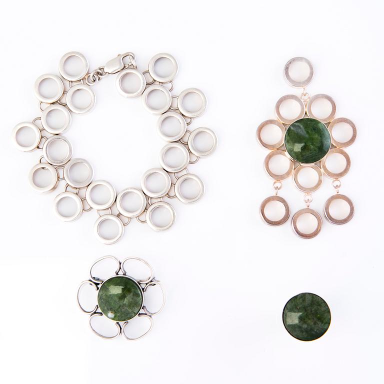 PENDANT, BRACELET, RING AND BROOCH, sterling silver and Chromian diopside, Kultateollisuus Ky Viljanen, Turku, 1974-75.