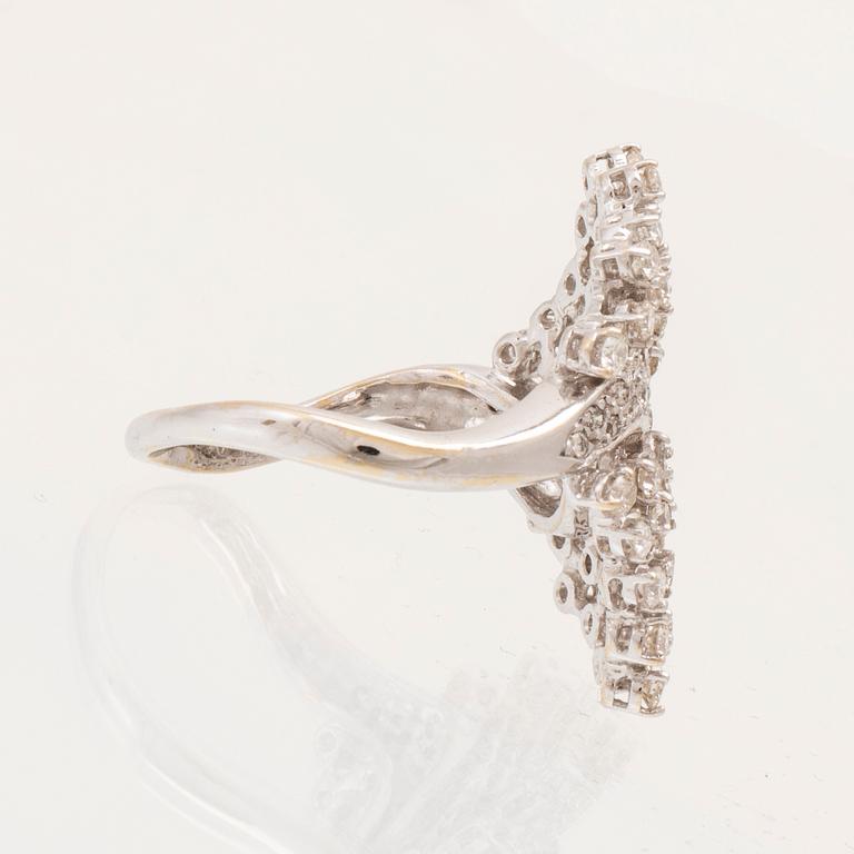 An 18K white gold ring set with round brilliant cut diamonds.