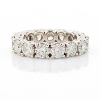 Ring full eternity 18K white gold with brilliant-cut diamonds.