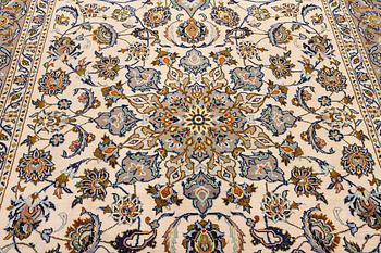 A Keshan carpet, c. 340 x 218 cm.