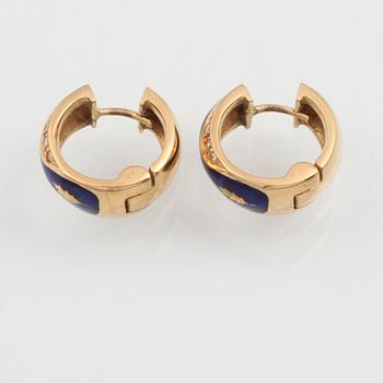 ÖRHÄNGEN, 18K guld med 6 briljantslipade diamanter 0.12 ct och blå emalj, Fabergé, modell F1360 nr 261/300. Vikt 9,5 g.
