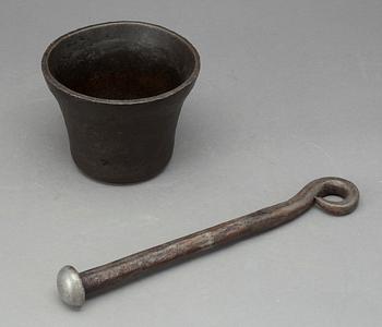 MORTEL med STÖT, malm, 1700-tal.