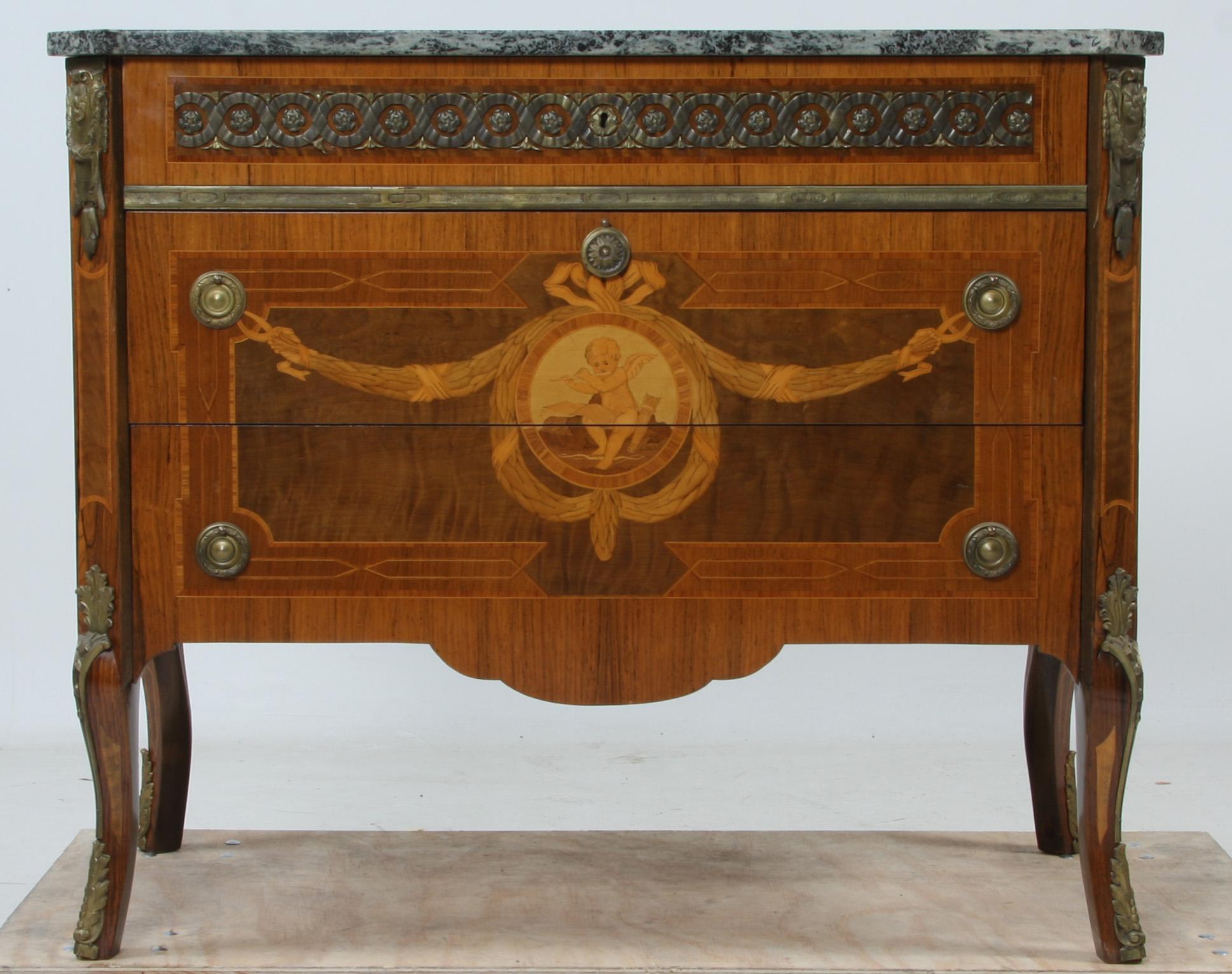 BYRÅ, gustaviansk stil, 1900-tal.