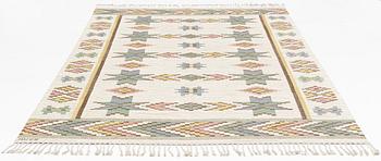 Märta Måås-Fjetterström, a carpet, "Vit botten", flat weave, ca 305 x 200 cm, signed AB MMF.