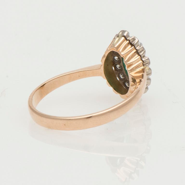 RING, markisslipad smaragd, briljantslipade diamanter, 14K guld. Matti Valkila, Helsinki 1995.