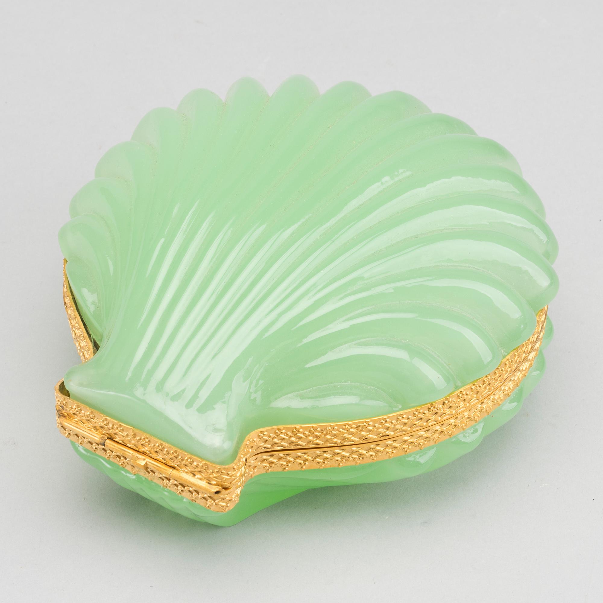 A FRENCH SHELL SHAPED GLASS BOX, 20th century. - Bukowskis