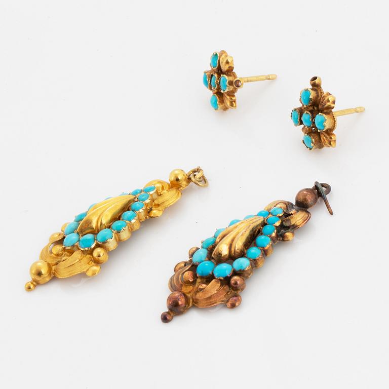 Garnityr, brosch samt örhängen, guld med turkoser. Empire.
