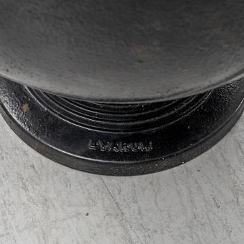 Trädgårdsurnor, ett par, "No 1", Byarums Bruk, 2000-tal.