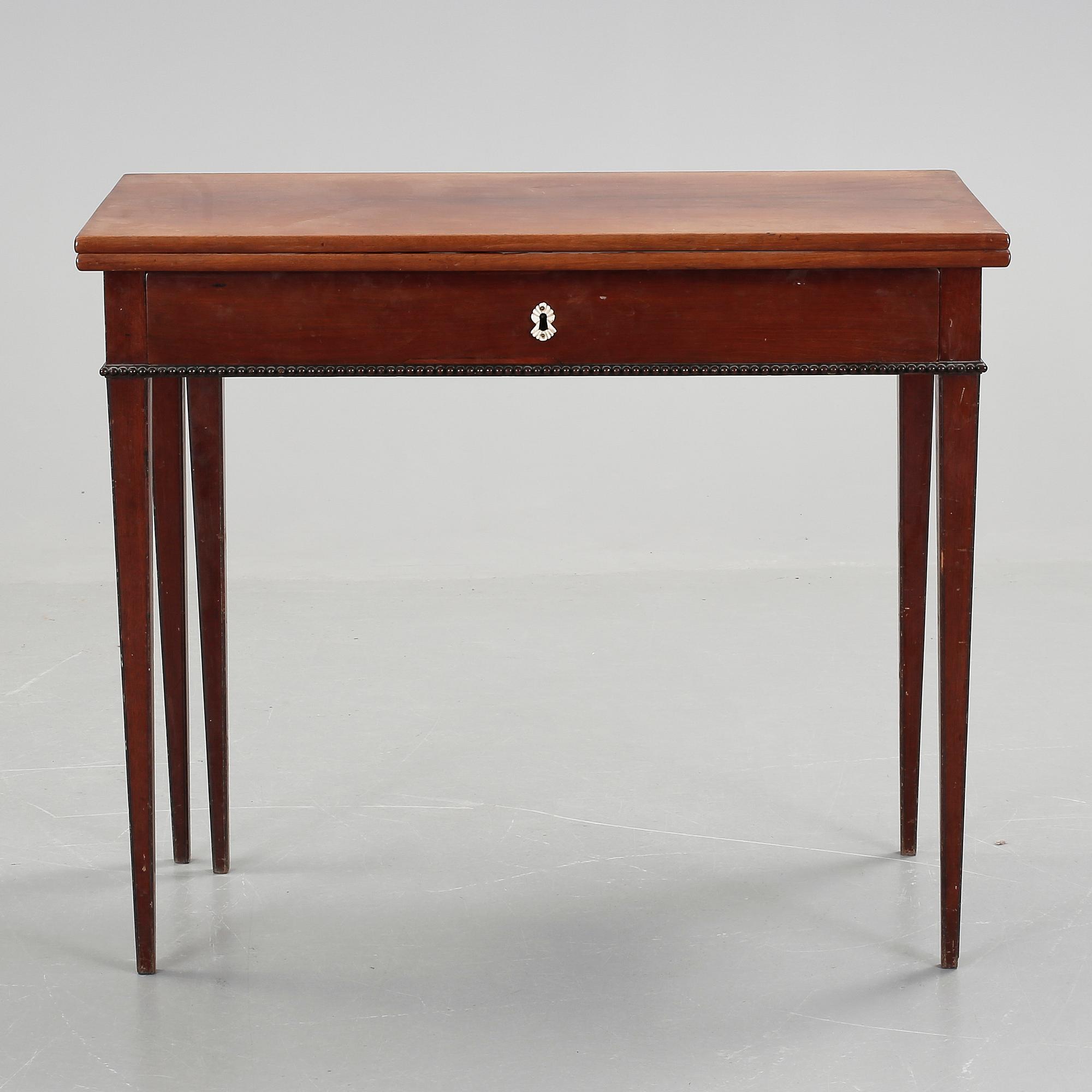 SPELBORD, sengustavianskt, 1810-20-tal.