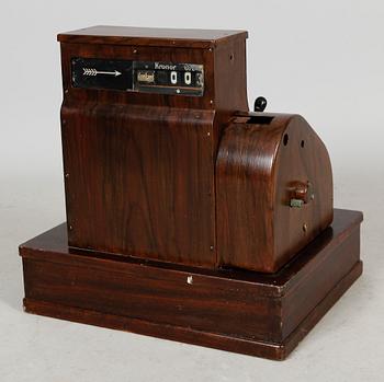 KASSAAPPARAT, 1900-talets första hälft.