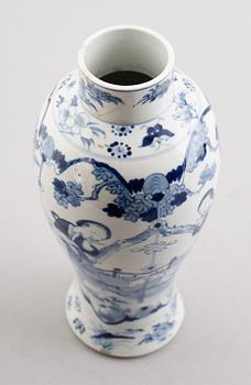 LOCKURNA, porslin, Kina, troligen 1800-tal.