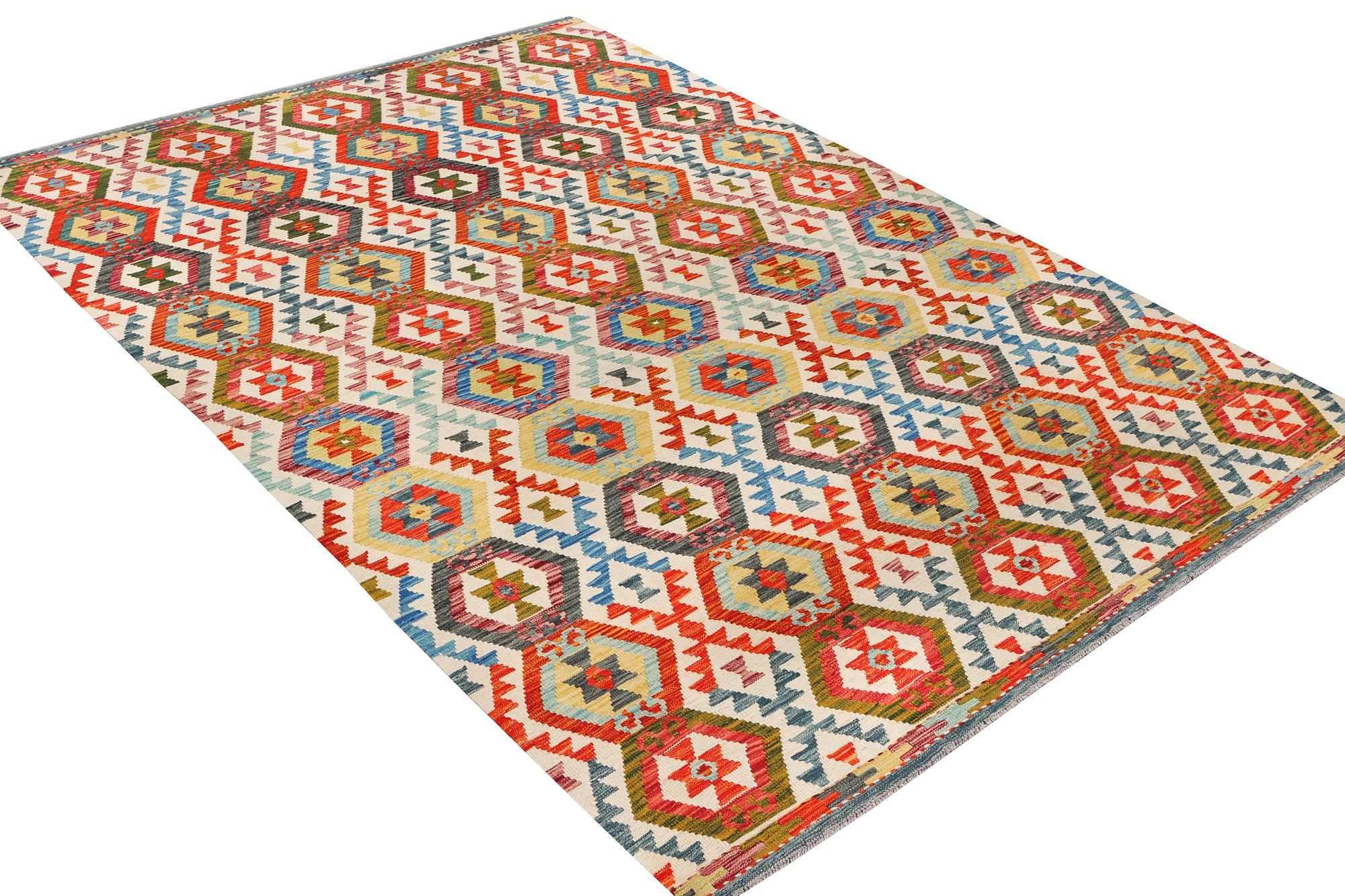 A Kilim carpet, c. 301 x 203 cm.