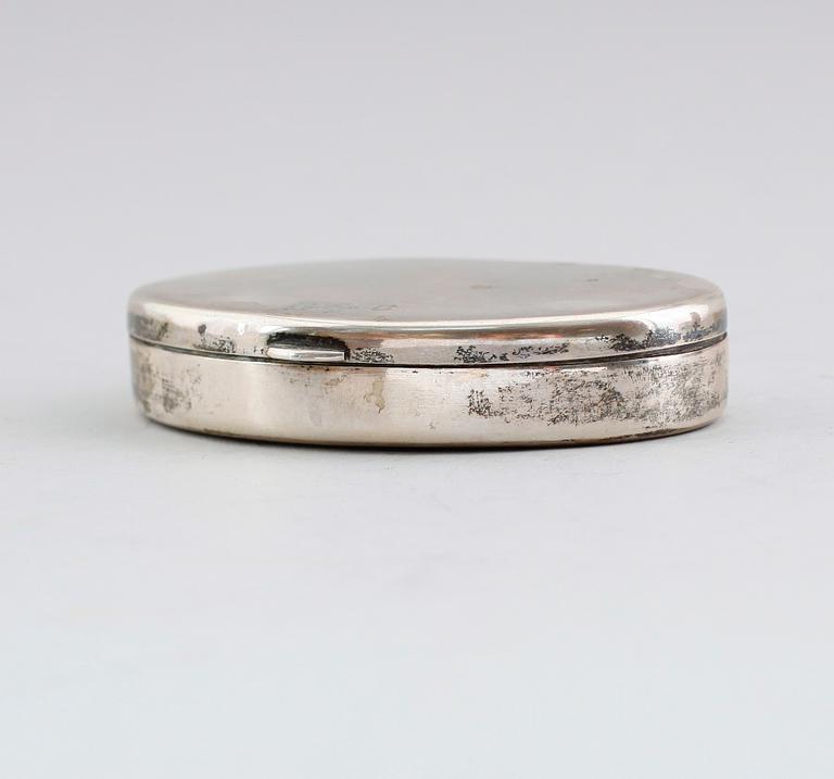 DOSA, silver, Stockholm 1920. Vikt ca 94 gram.