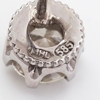 Korvakorut, 14K valkokultaa ja timantteja noin 1.00 ct yht.. Mikko Laine, Turku.