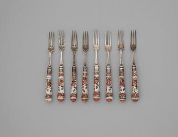 Bestick, 28 stycken, med porslinskaft. Qingdynastin, Qianlong (1736-95).