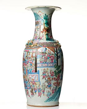 A massive famille rose Canton vase, Qing dynasty, 19th Century.