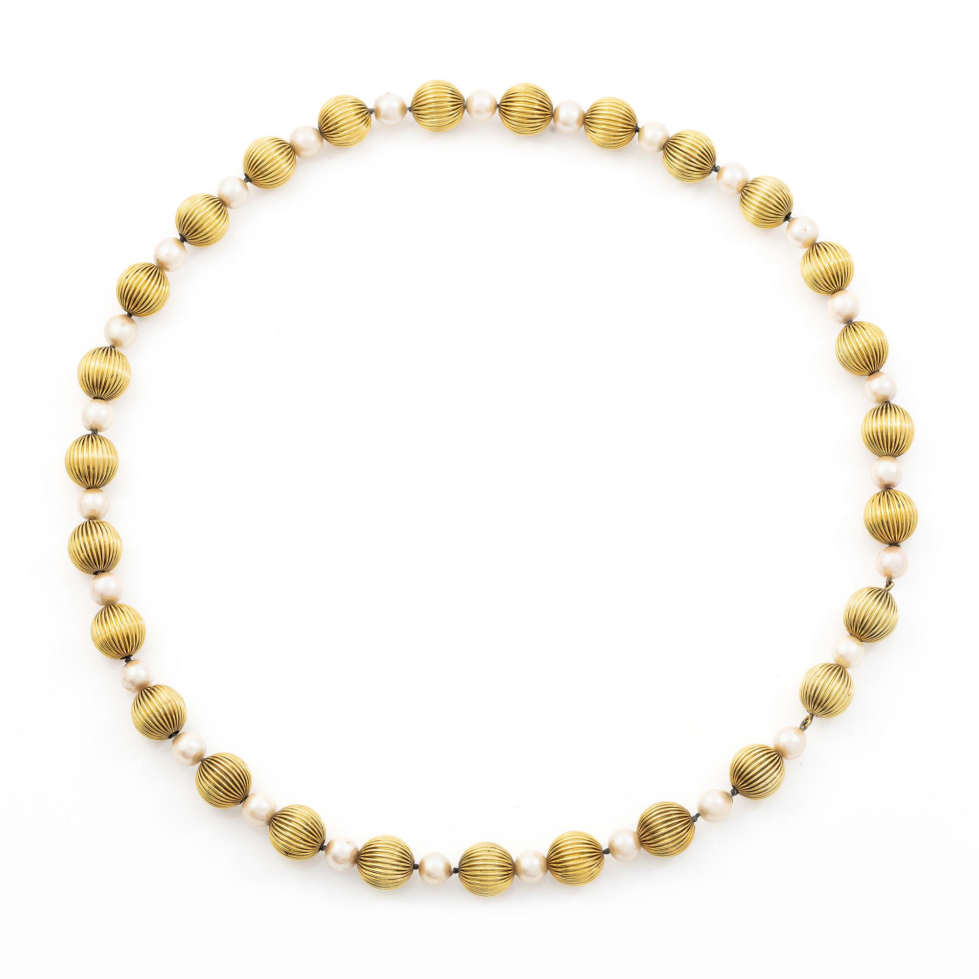 Necklace, 14K gold with cultured pearls.